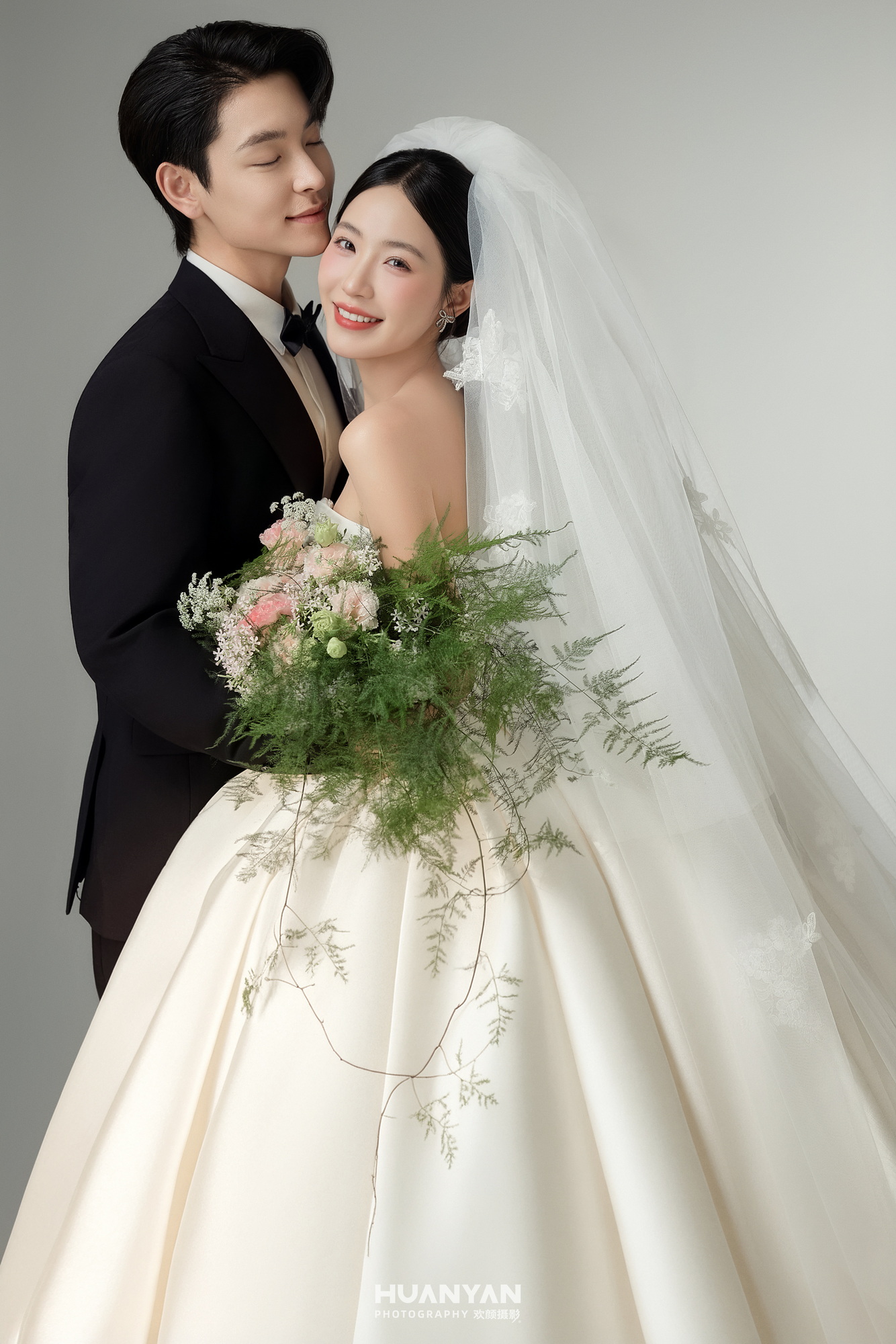 东阳婚纱照服装怎么挑？主纱便装中式的配比