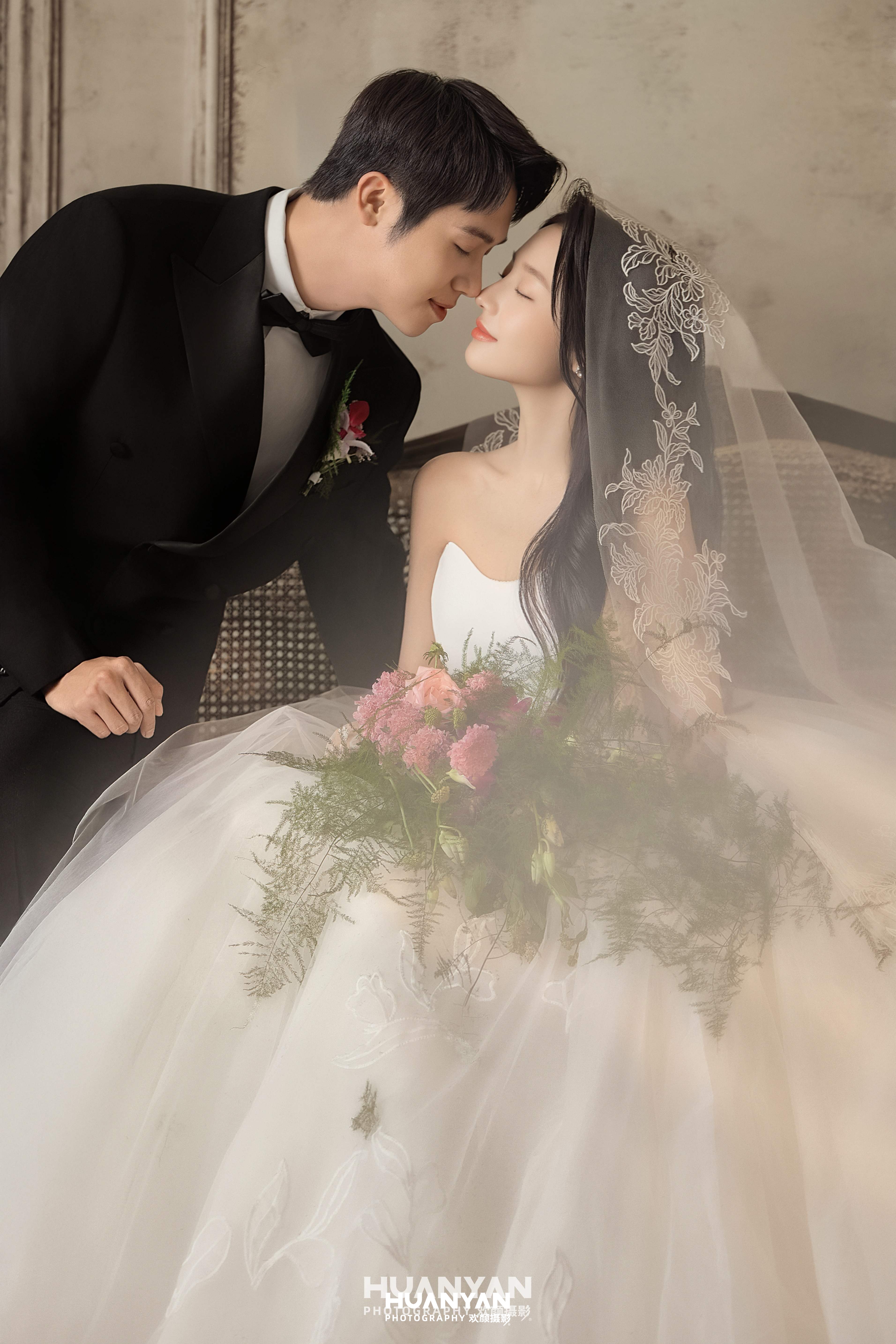 纱裙圆舞客片第3张｜韩式温柔婚纱照，摄于室内影棚