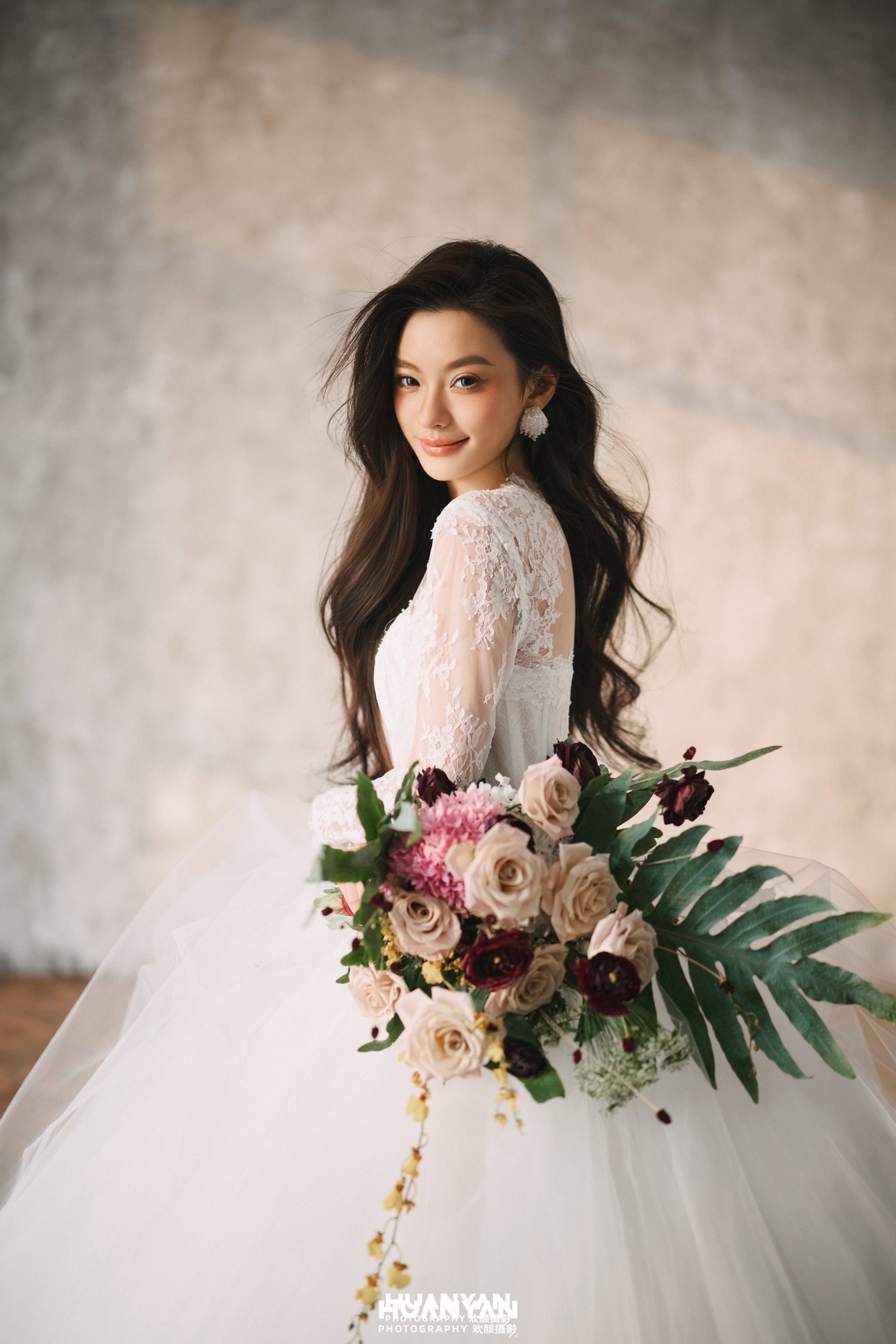 轻奢高级婚纱照 · 室内影棚场景 · 纱与旧时光客片