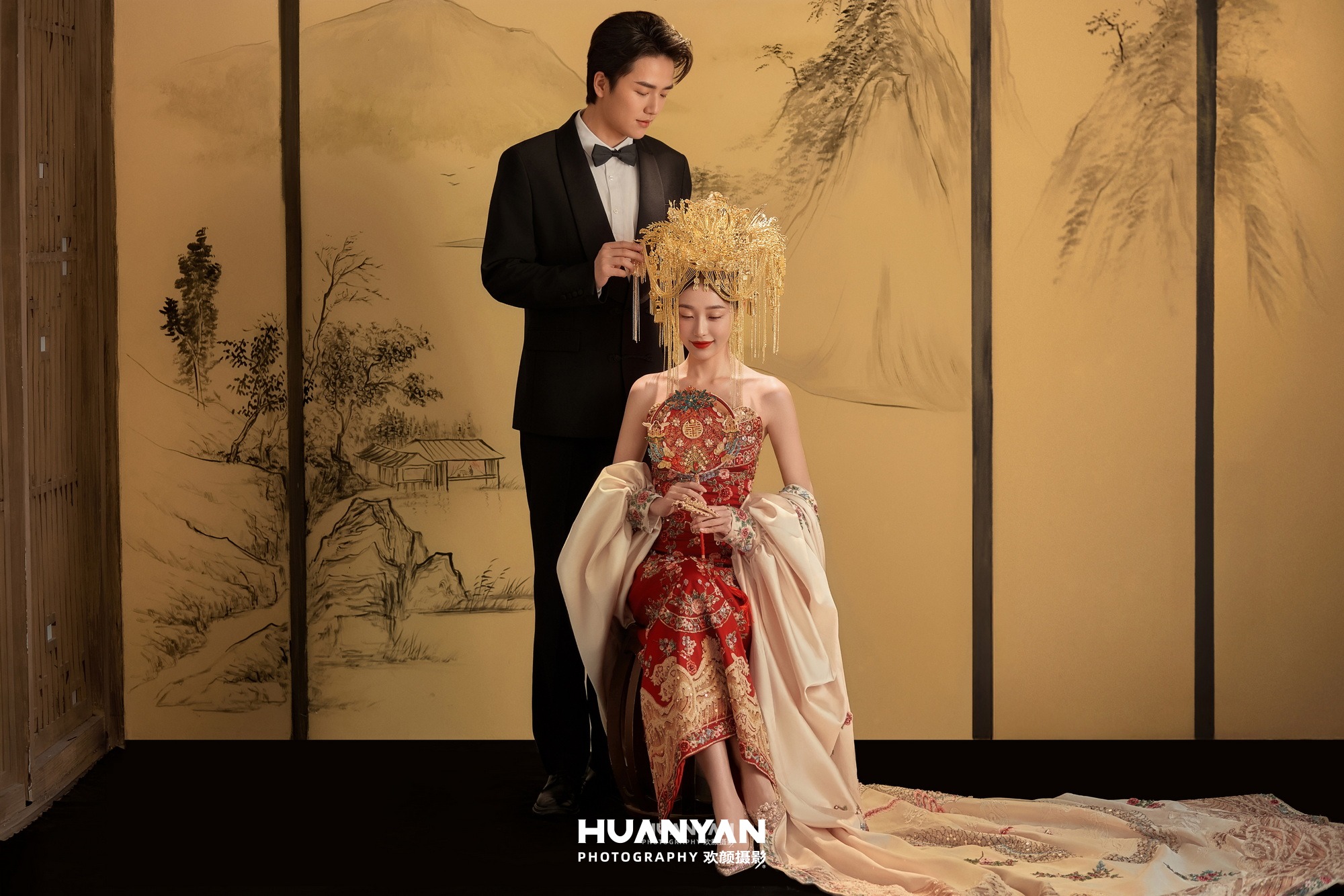 新中式婚纱照 · 室内影棚场景 · 凤冠映画客片