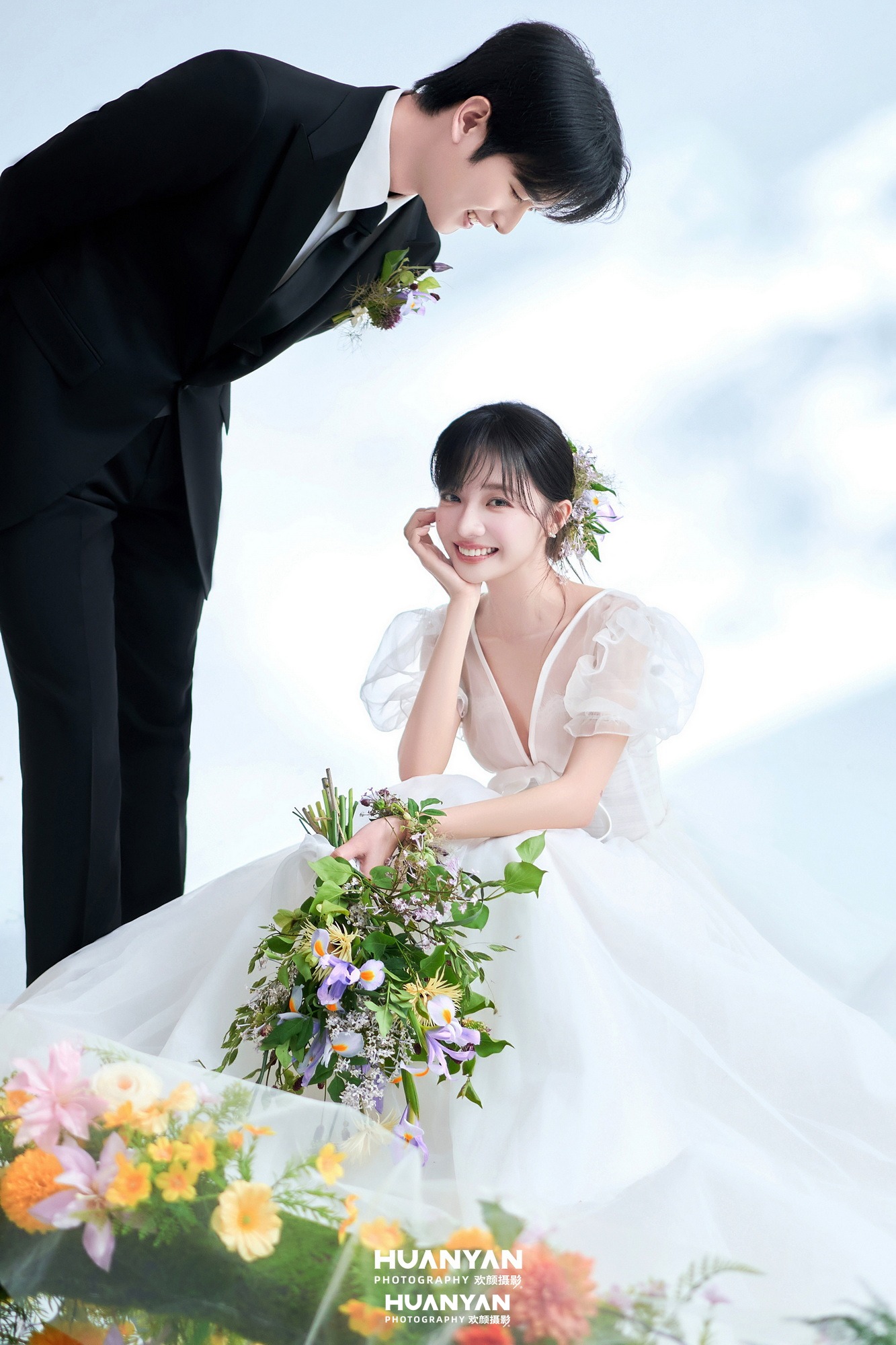 花环午后客片第7张｜清新自然婚纱照，摄于室内影棚