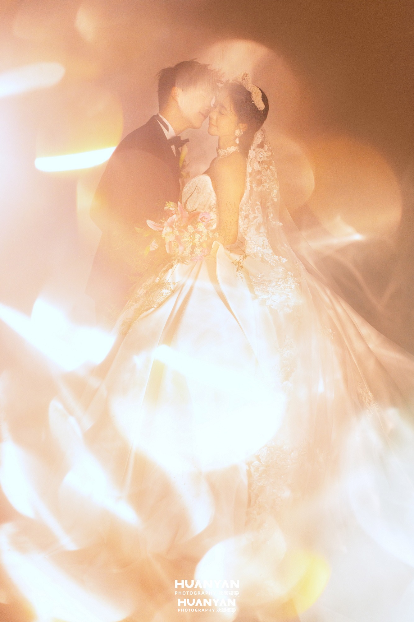 浮光拥影客片第3张｜浪漫唯美婚纱照，摄于室内影棚