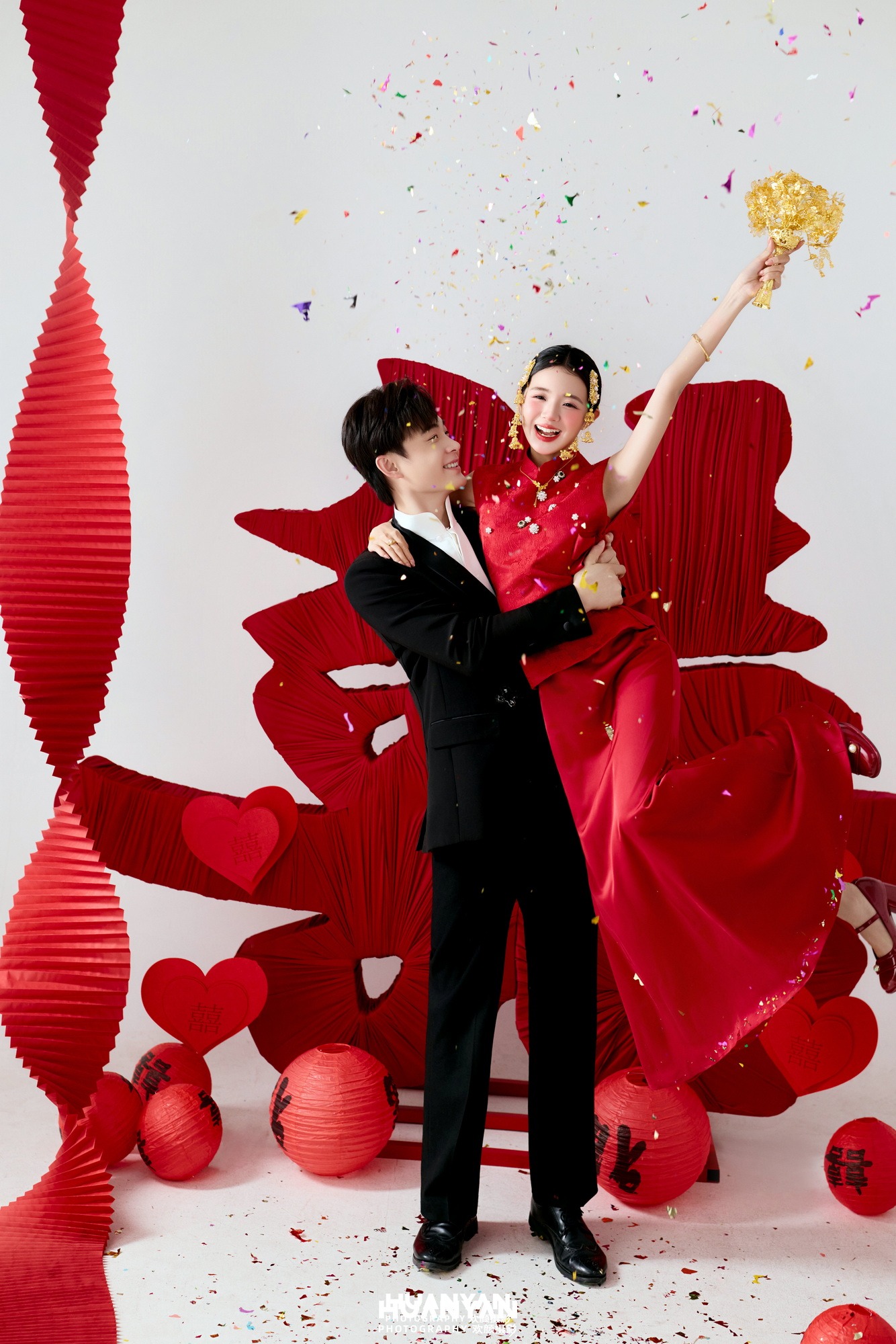 金囍相赠客片第3张｜新中式婚纱照，摄于室内影棚