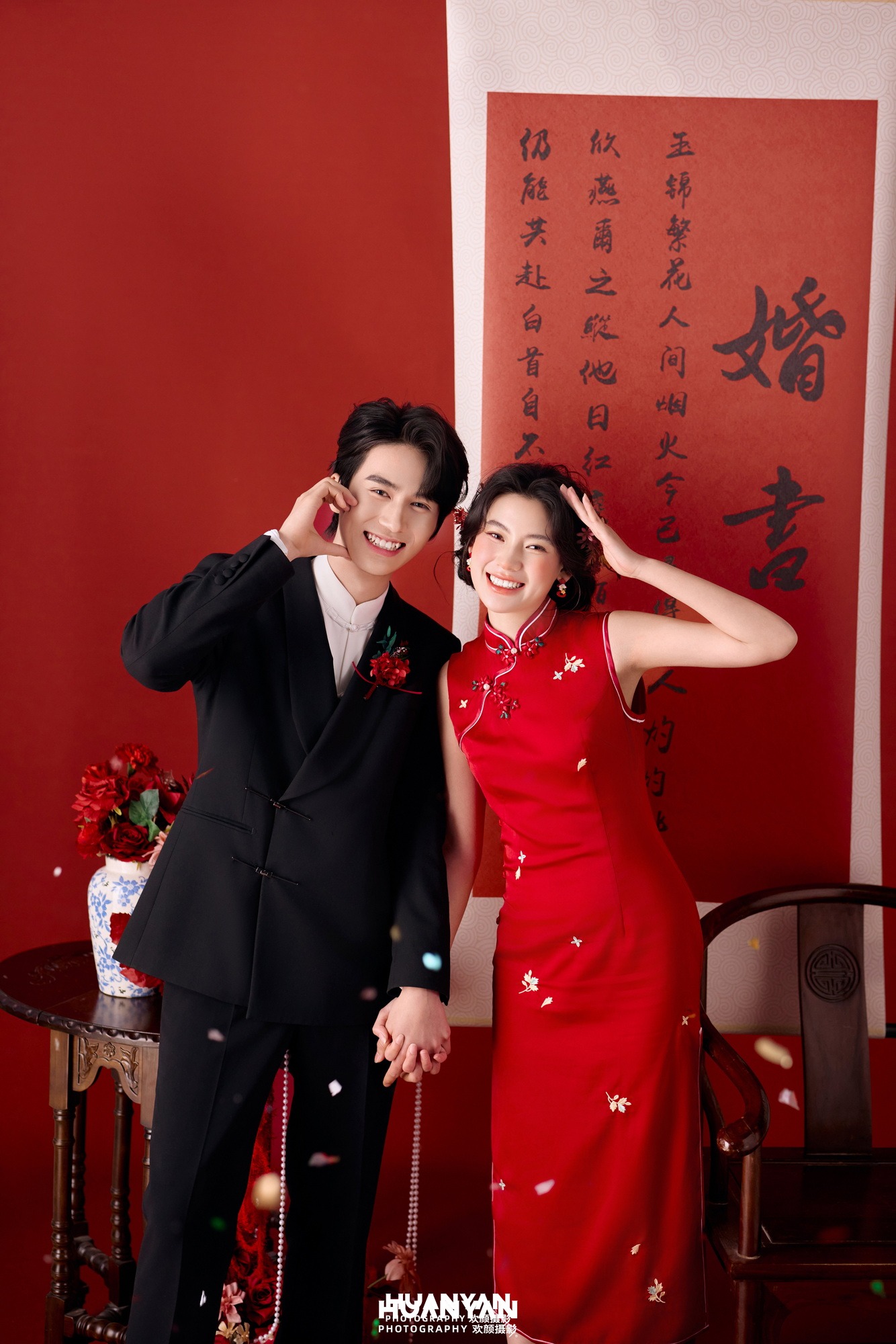 新中式婚纱照 · 室内影棚场景 · 红绸牵喜客片