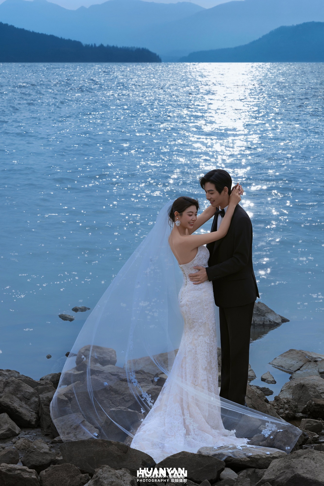碧波为盟客片第7张｜浪漫唯美婚纱照，摄于湖畔江景