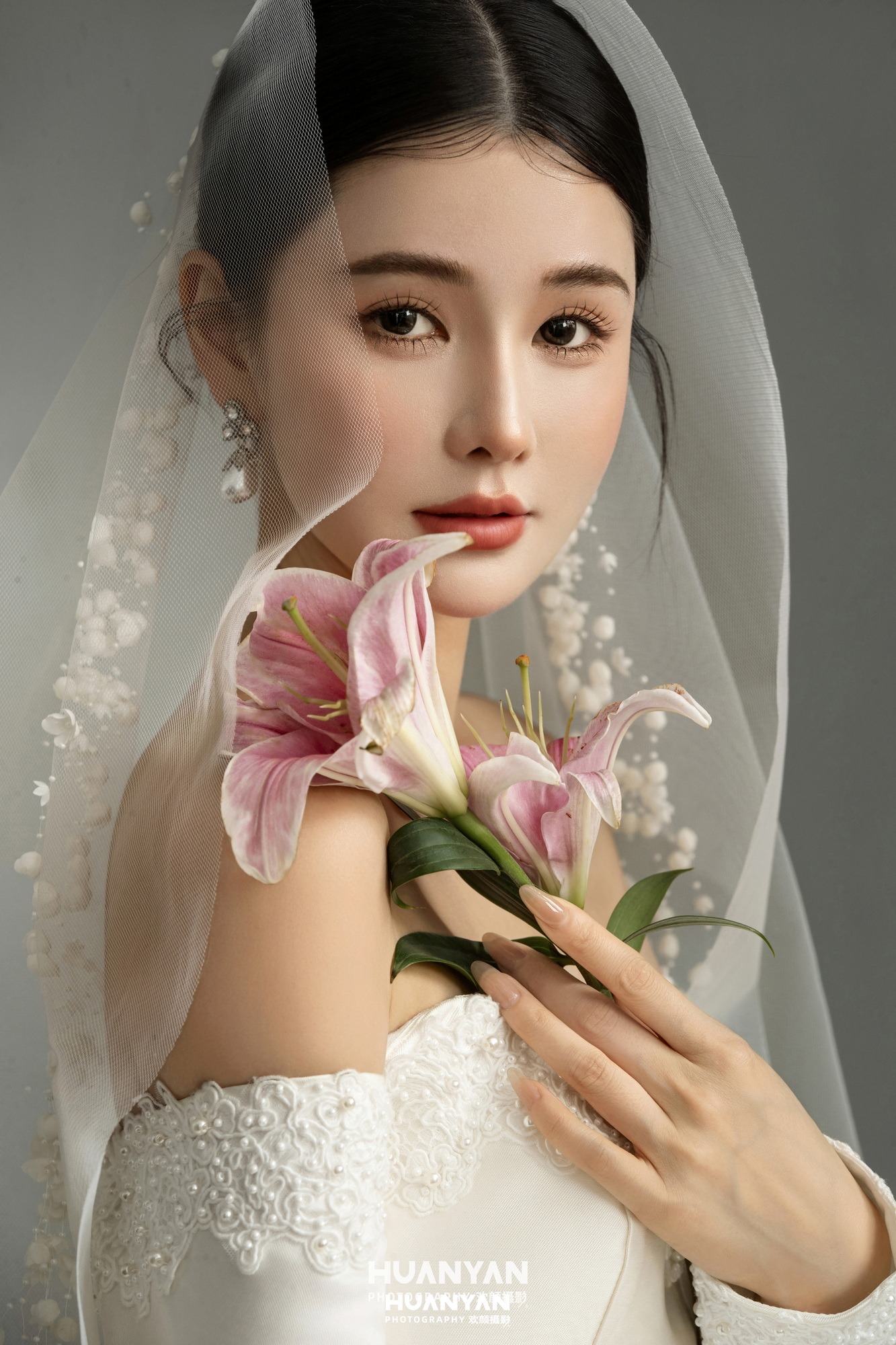 室内影棚极简婚纱照实拍（网纱红唇系列）