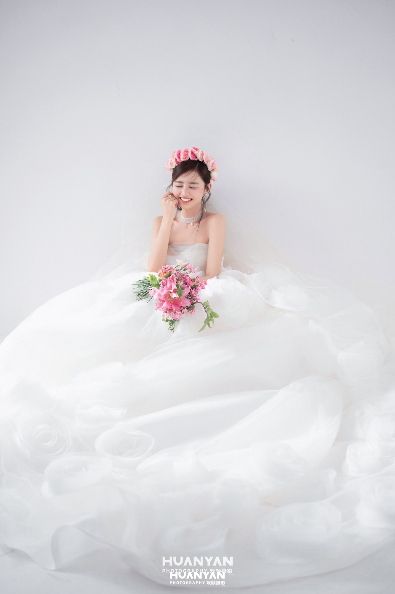 韩式温柔婚纱照 · 室内影棚场景 · 白境生花客片