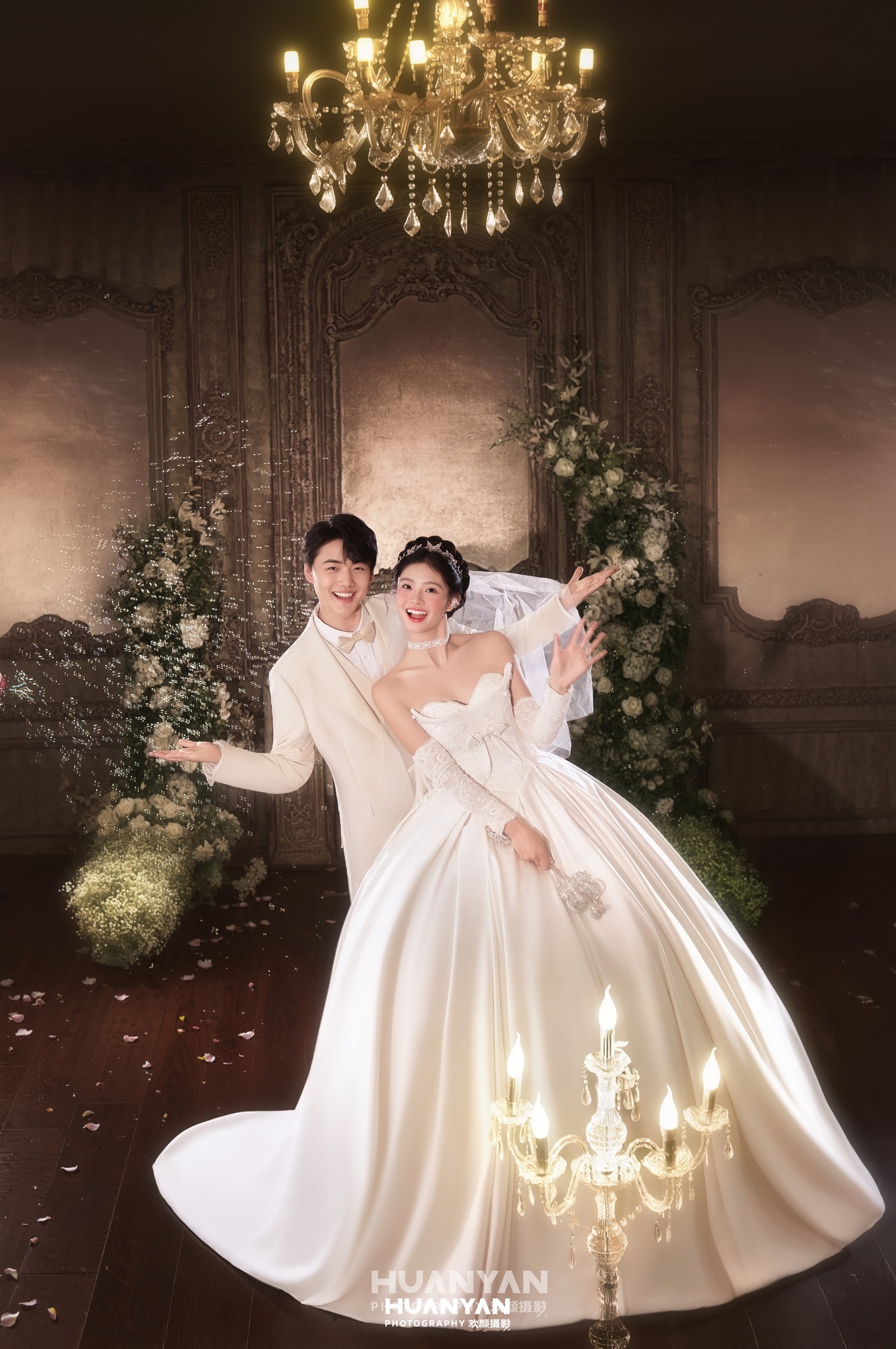 宫廷童话：浪漫唯美婚纱照室内影棚实拍