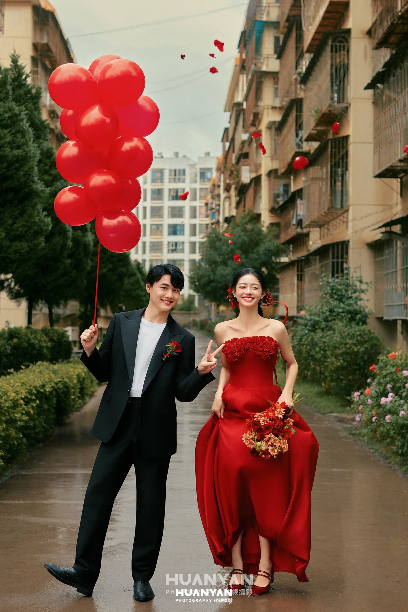 轻复古婚纱照 · 城市街拍场景 · 红气球客片