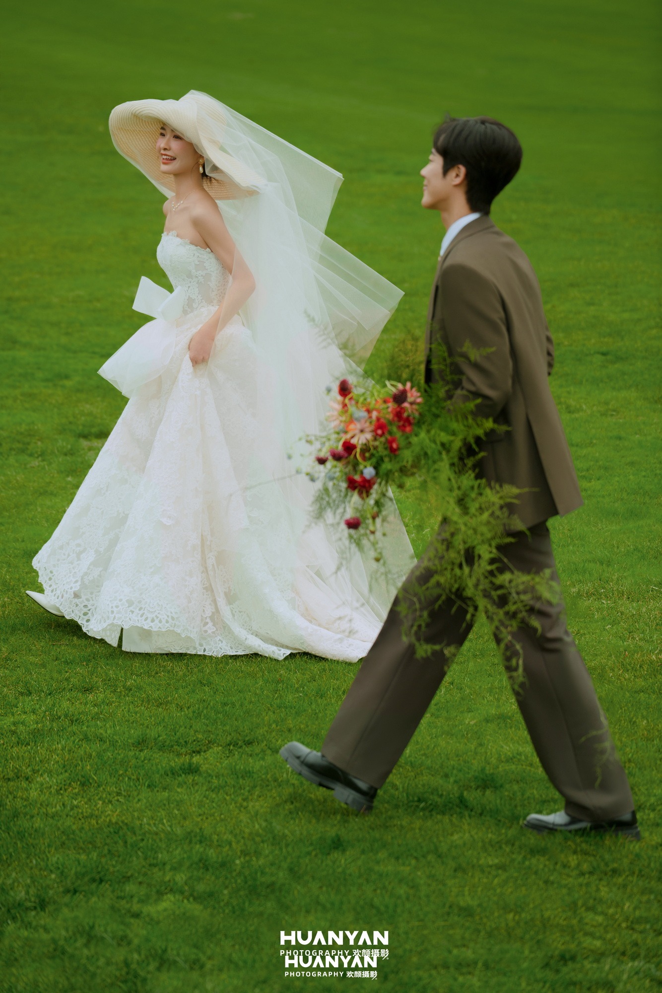 韩式温柔婚纱照 · 户外自然场景 · 花瀑之下客片