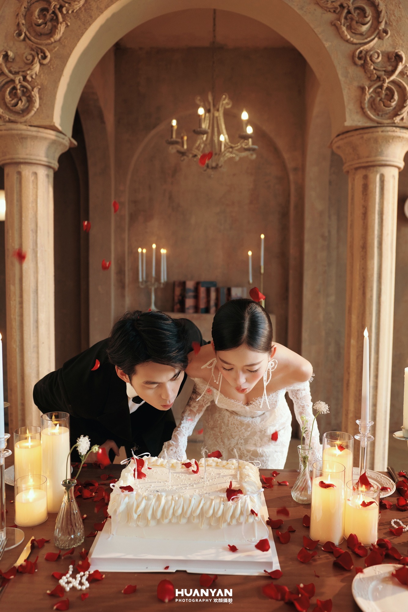 飞吻落瓣客片第3张｜韩式温柔婚纱照，摄于室内影棚