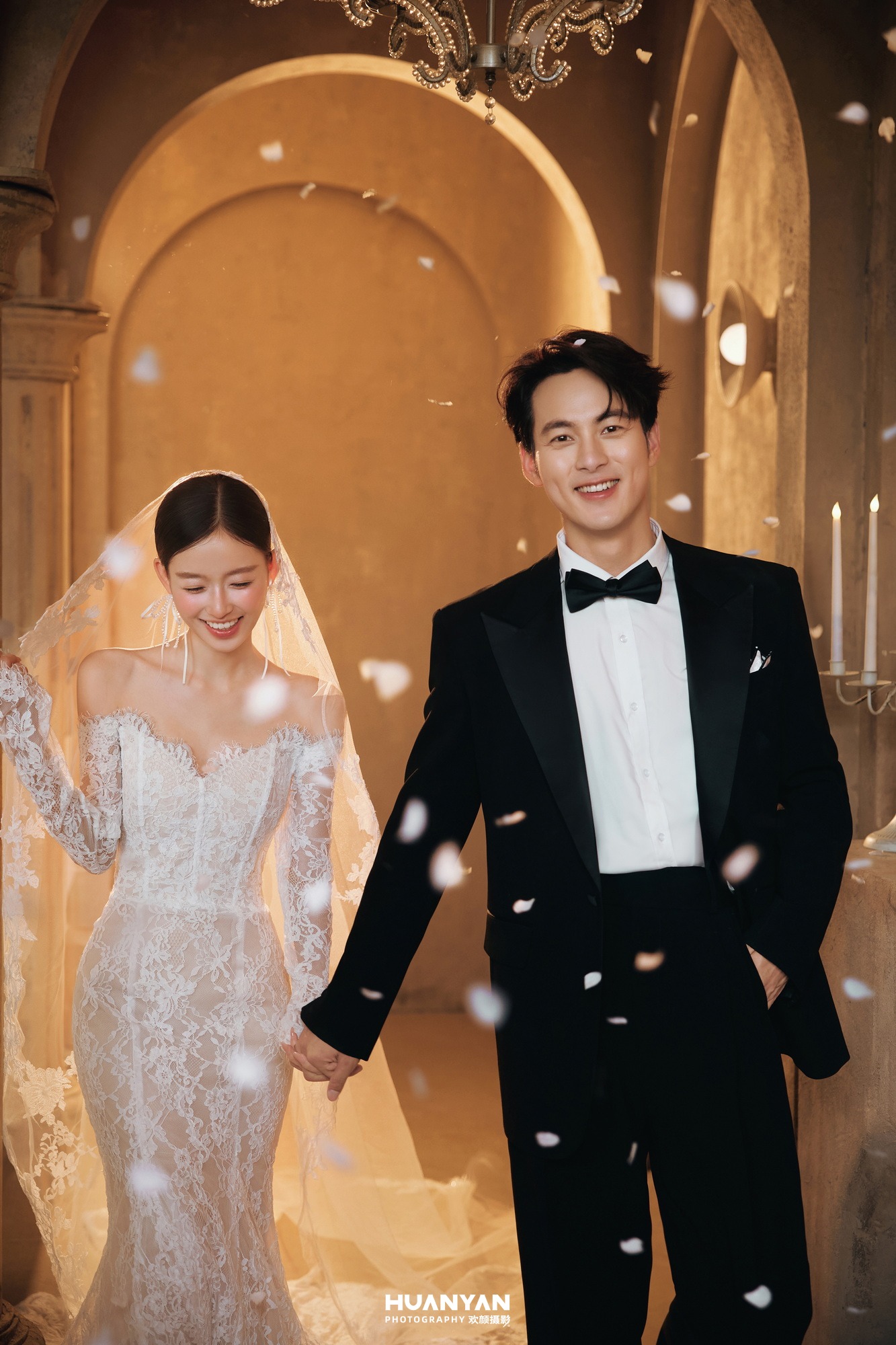 鎏金一吻：浪漫唯美婚纱照室内影棚实拍