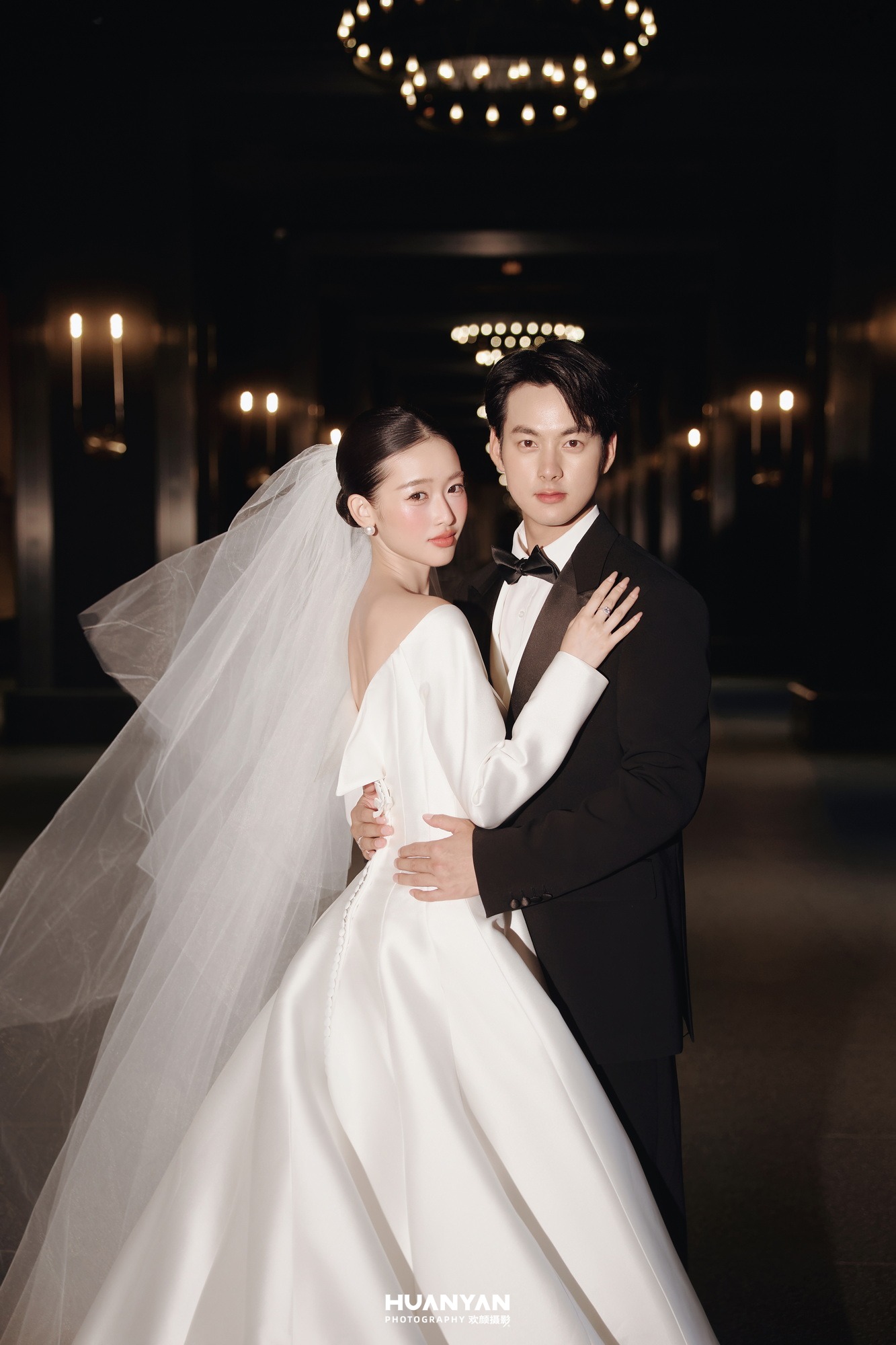 浪漫唯美婚纱照 · 室内影棚场景 · 灯影入梦客片