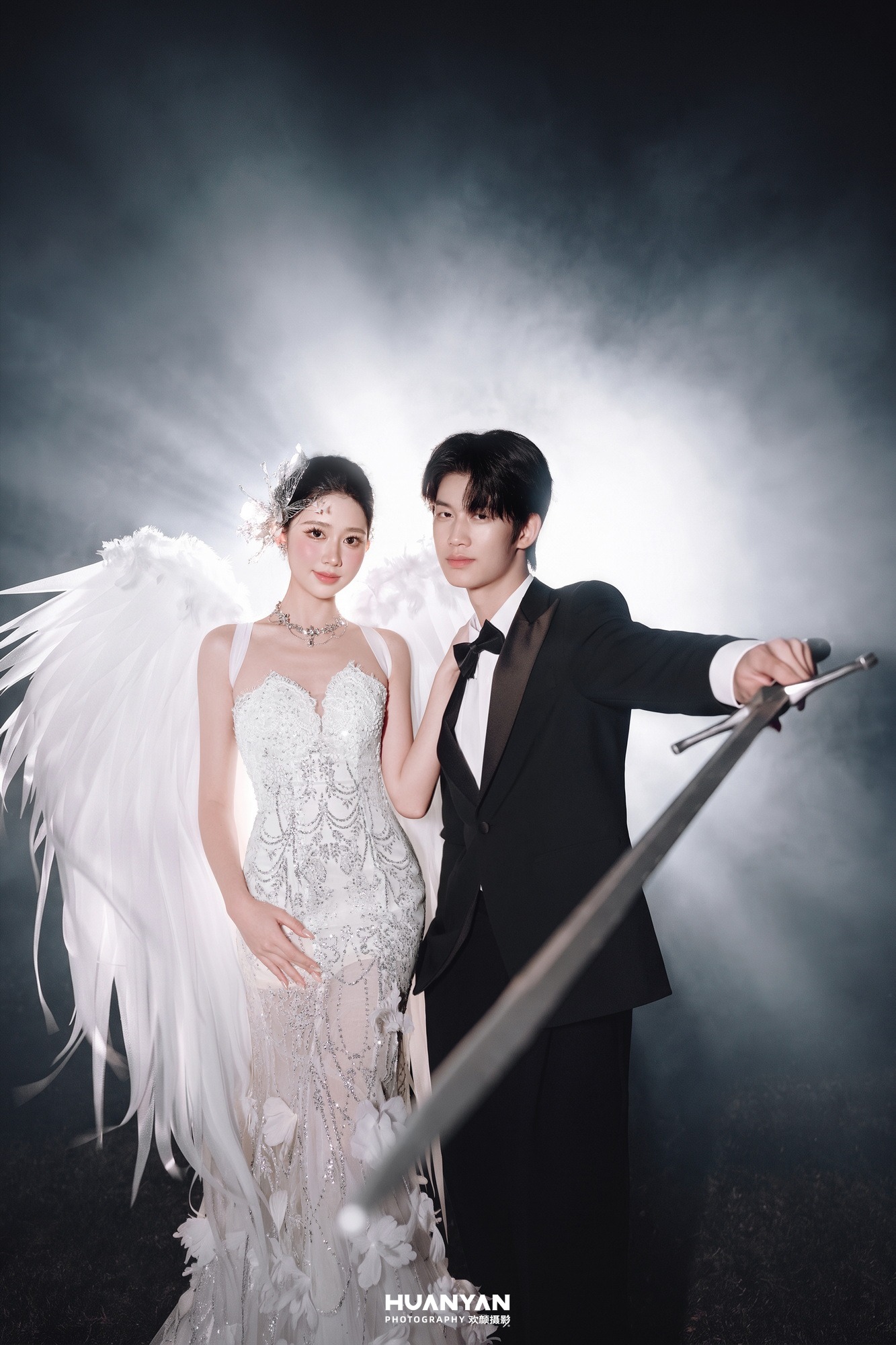 白羽流光：轻奢高级婚纱照室内影棚实拍